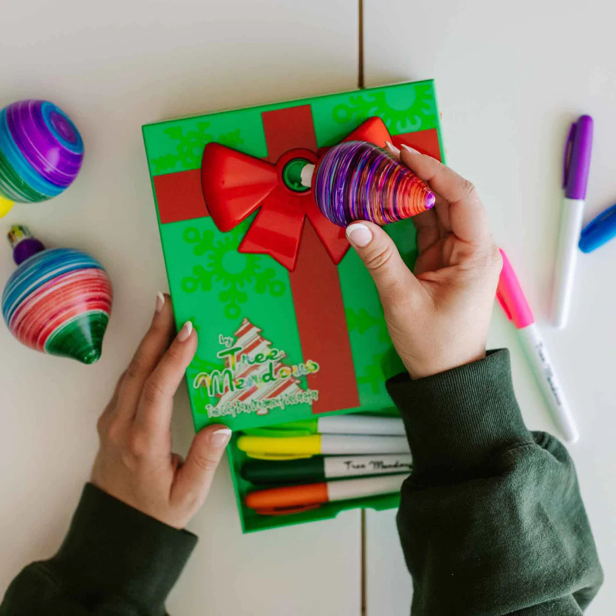 The Gift Box Ornament Decorator