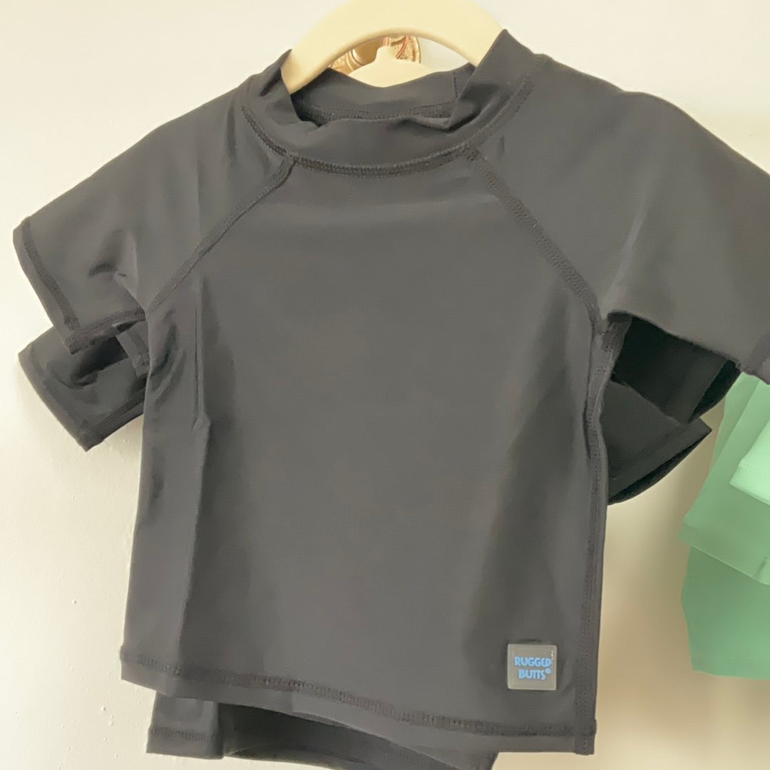 SWIM - BLACK SS RASH GUARD